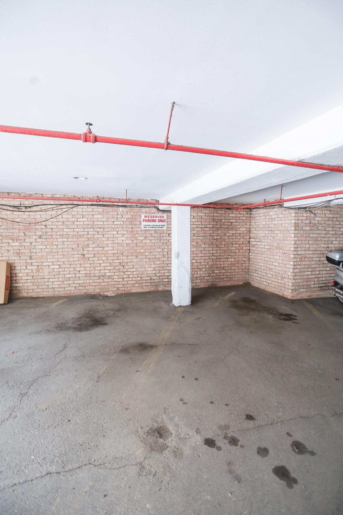 Building Photo - 516 W Melrose