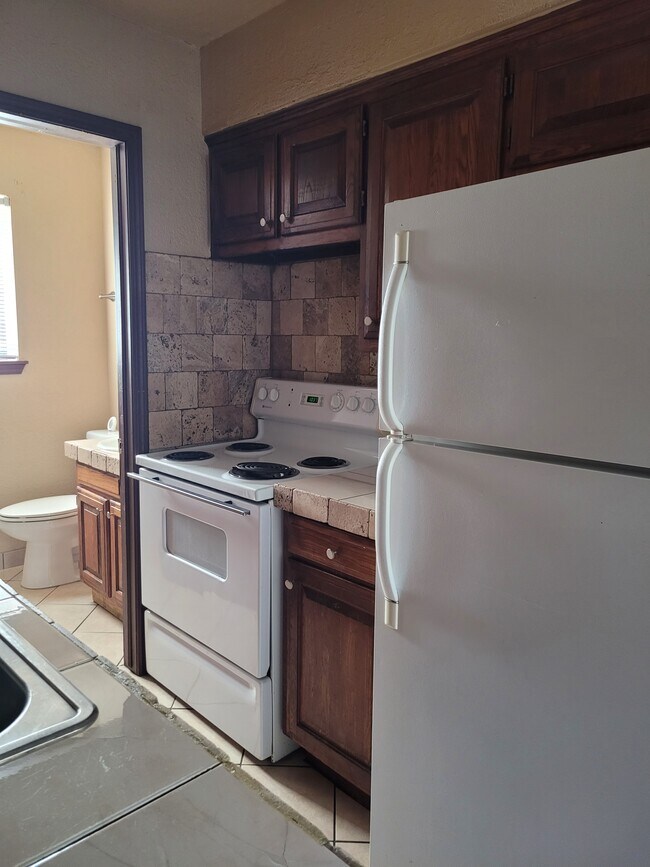 Kitchen - 2720 SW 74th St