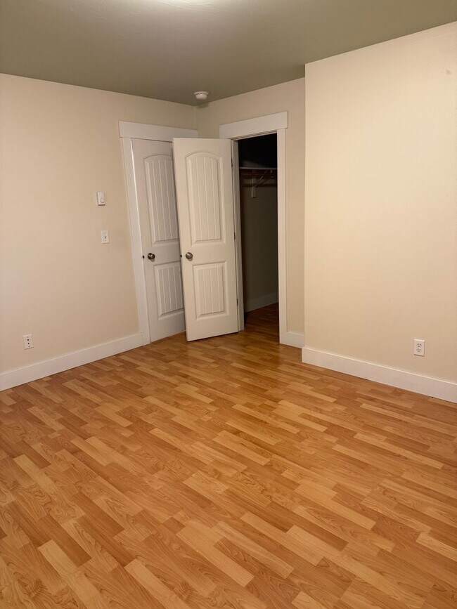 Building Photo - 3 Bedroom 2 Bathroom South of Bozeman!