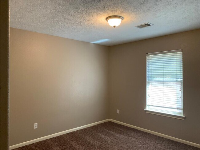Building Photo - 3504 White Oak Point Dr