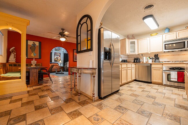 Building Photo - Desert Oasis – Furnished Executive Room in...