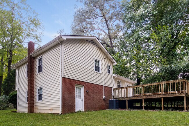 Building Photo - 1305 Yardley Terrace