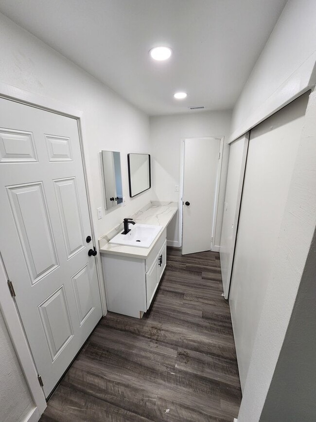 Building Photo - Newly Remodeled 3-Bedroom, 2-Bathroom Home...
