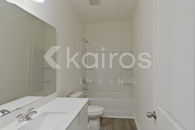 Building Photo - 653 Castillo Dr