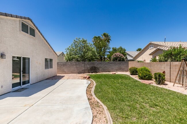 Building Photo - Beautiful Single-Story 3 Bedroom Home in Summerlin South