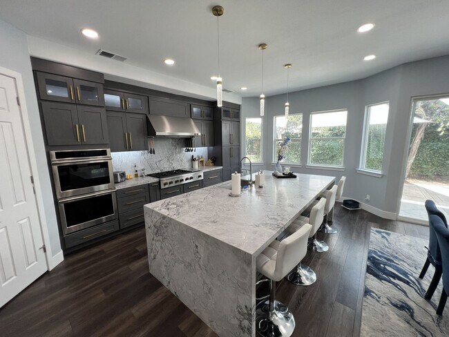 Building Photo - Amazingly Remodeled 4 Bed 4 Bath Luxury Home in North Orange with Solar!