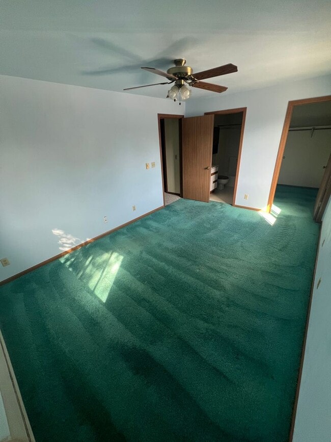 Building Photo - Spacious 2-Bed, 2-Bath Condo with Comfort and Convenience!