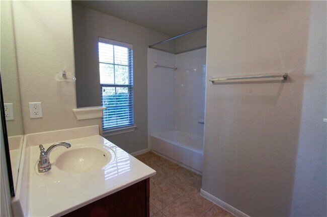 Building Photo - 3101 Davis Ln