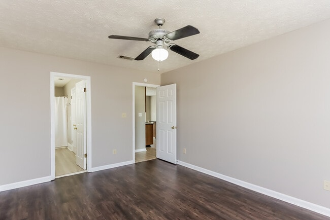 Building Photo - 2645 Fair Oaks Dr