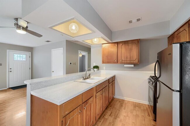 Building Photo - 8308 Hathaway Dr