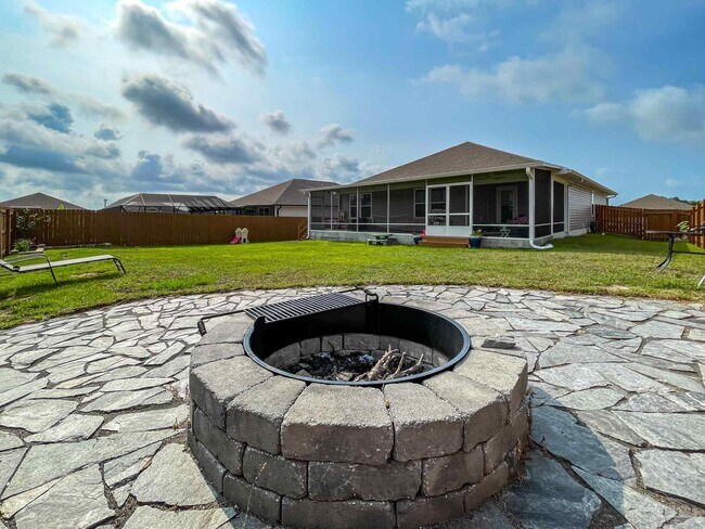 Building Photo - 5598 Guinevere Ln