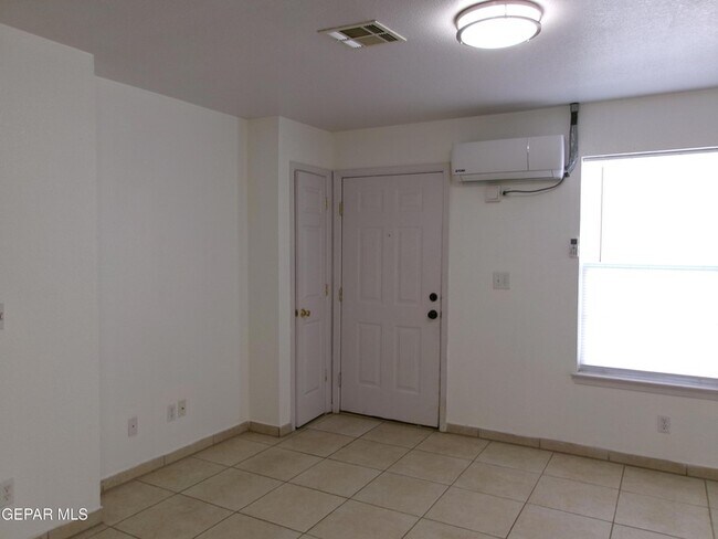 Building Photo - 303 McClintock Dr