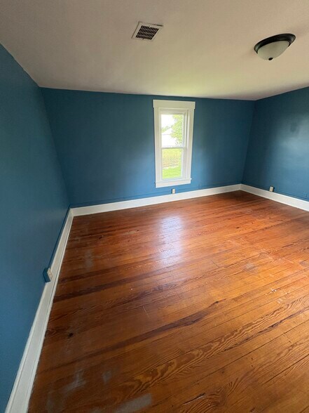Upstairs bedroom 2 - 6455 Lithopolis Rd