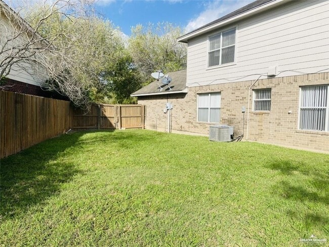 Building Photo - 3414 Santa Rocio St