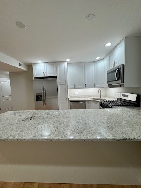 Building Photo - 3647 N Marshfield Ave