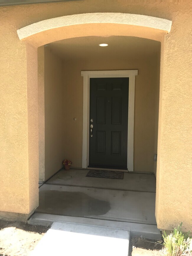 Building Photo - Now Available – 4 Bedroom Home with Loft i...