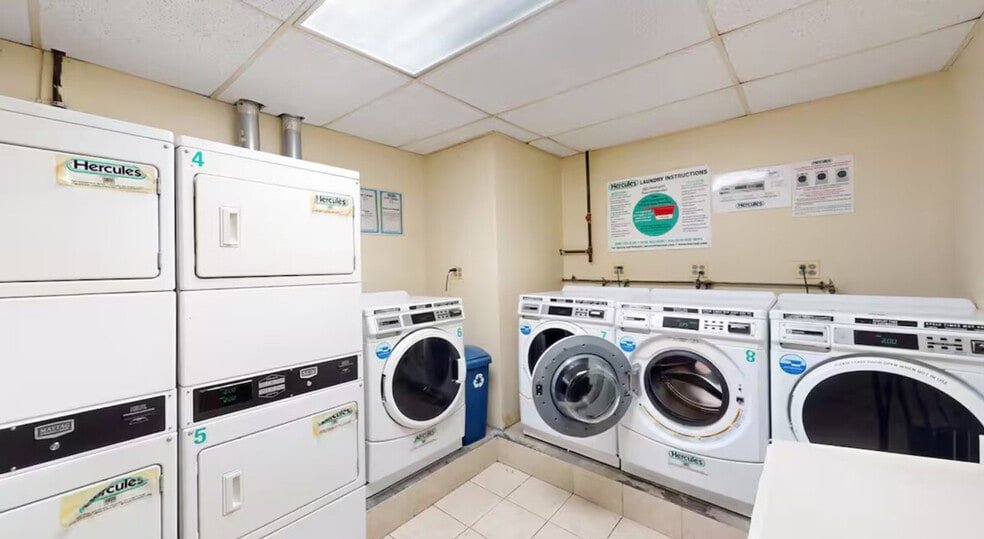 Building Photo - 125 La Salle St