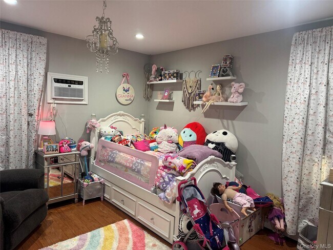 Building Photo - 614 Monroe Blvd