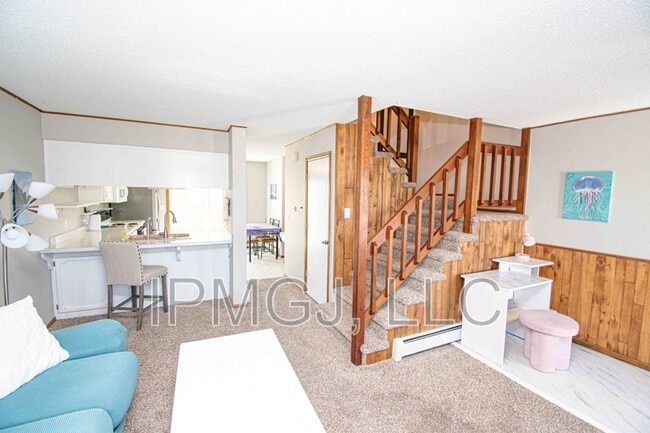 Building Photo - 1305 Wellington Ct