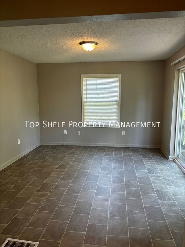 Building Photo - 7507 SW 12th St