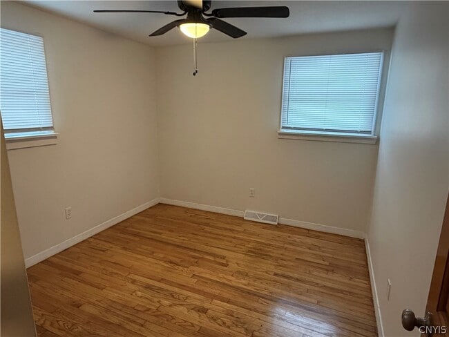 Building Photo - 8587 Caughdenoy Rd