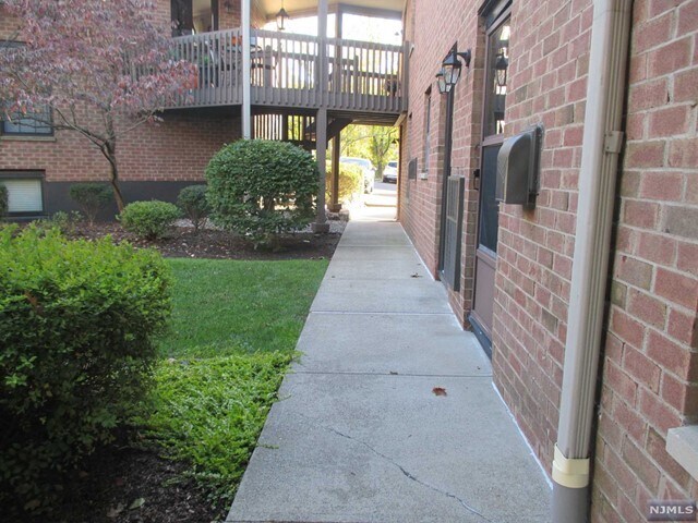 Building Photo - 181 Long Hill Rd