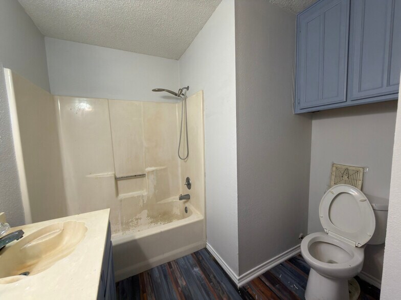 Building Photo - 1207 Charles Dr