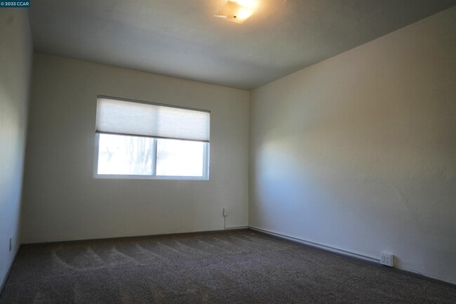 Building Photo - 158 W Moltke St