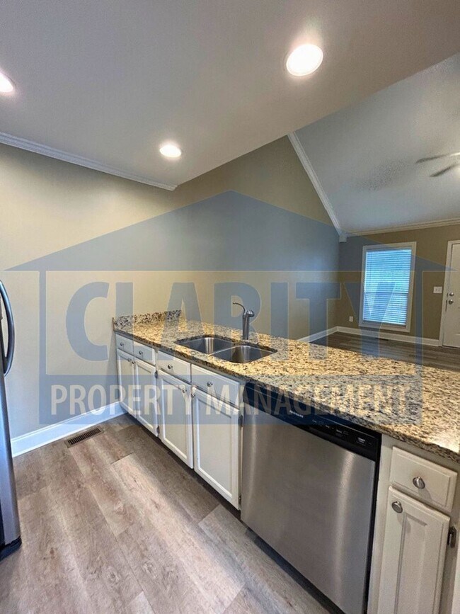 Building Photo - Two bedroom townhome in Downtown Cleveland!