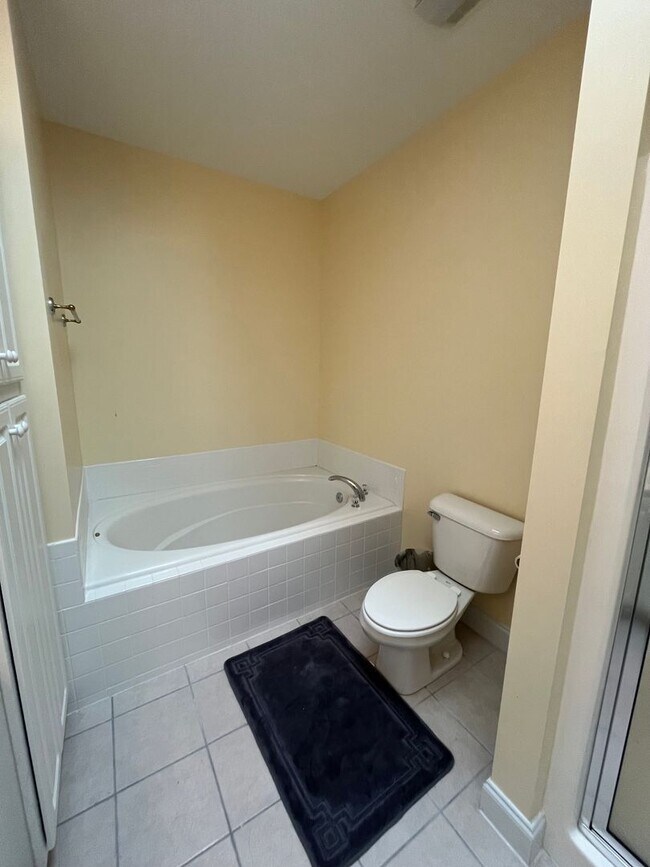 Building Photo - 1005 E Shearwater Ln