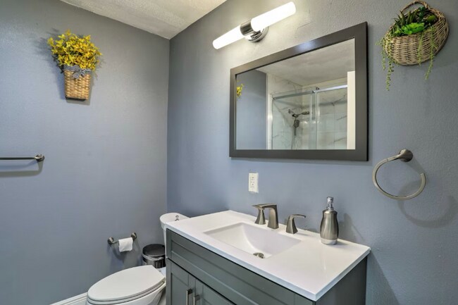Building Photo - 2181 Poinciana Dr
