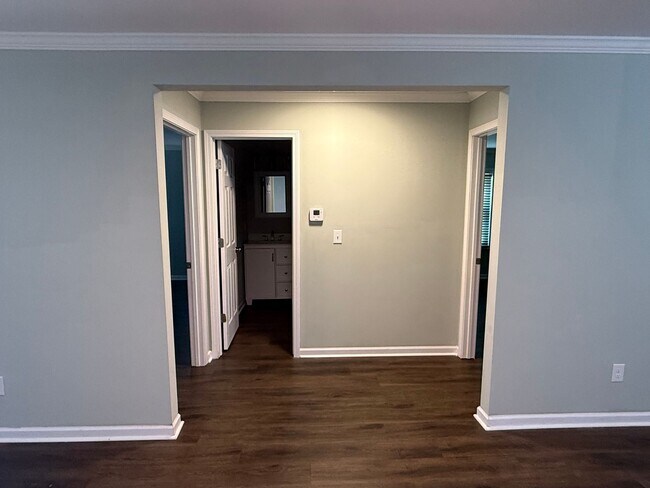 Building Photo - 820 Hamrick St