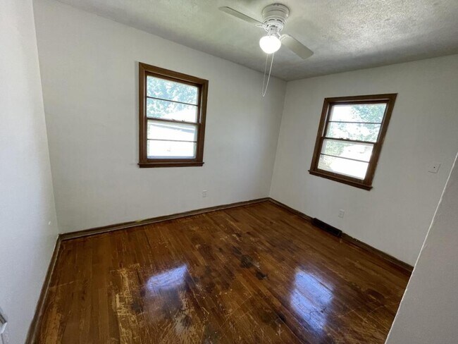 Building Photo - 4619 Aurora Ave