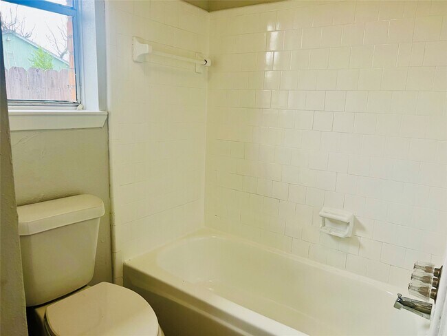 Building Photo - 13114 Benford Dr