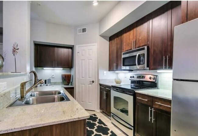 Building Photo - 2 bedroom in Dallas TX 75206