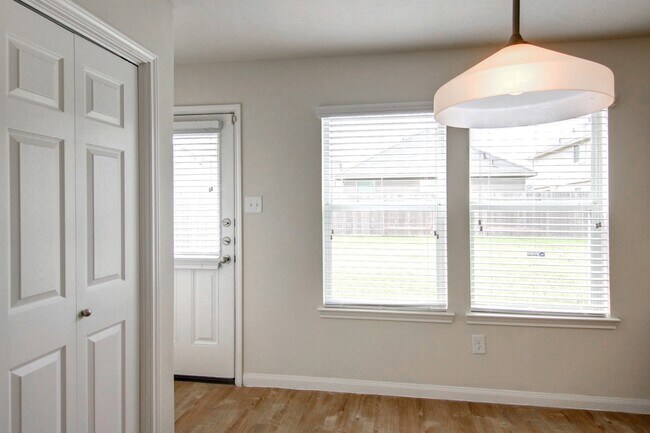 Building Photo - 2427 Sailors Way