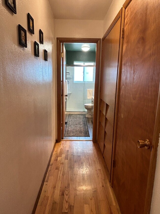 Building Photo - 302 N 37th Ave