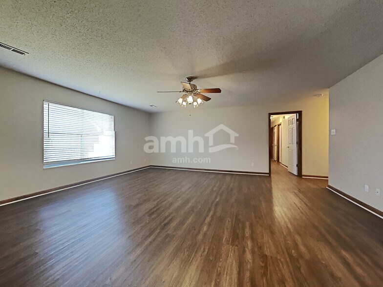 Building Photo - 2303 Sir Edward Ln