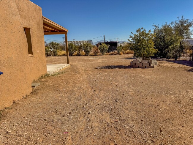 Building Photo - "Charming 2-Bed Oasis in Tucson's Heart – ...