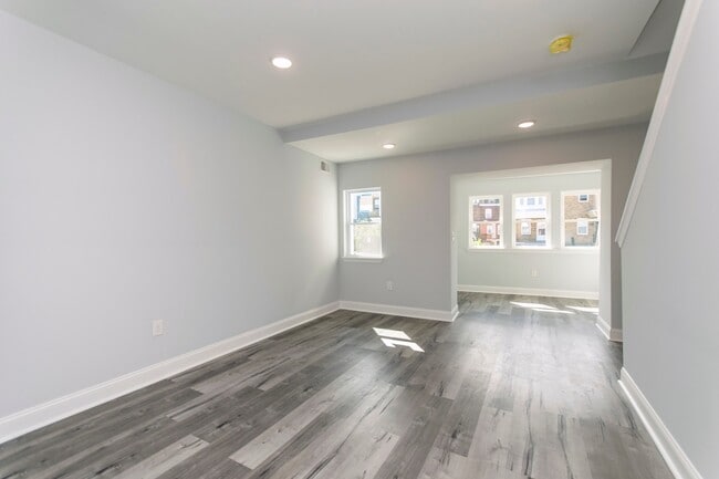 Building Photo - Recently renovated home in South West Phil...