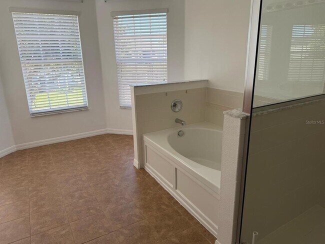 Building Photo - 3048 Chessington Dr
