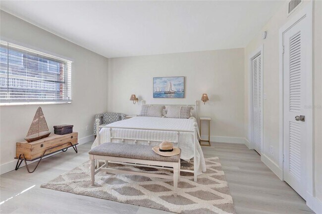 Building Photo - 3755 S School Ave