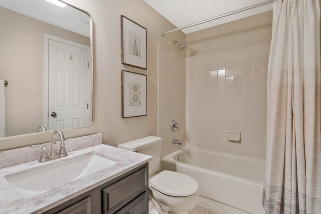 Building Photo - 1226 Quaker Ridge Dr