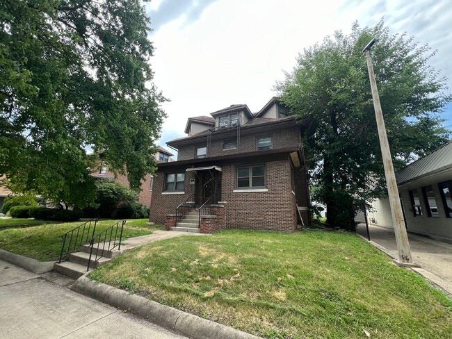 Primary Photo - 110 S Grand Ave W