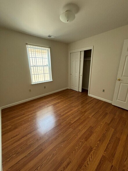 Building Photo - 28 Delavan Pl