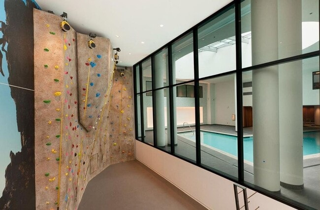 Building Photo - Fantastic Penthouse w/ Balcony and one car valet - 1BR/1 Office/1.5BA - Lumina / SOMA