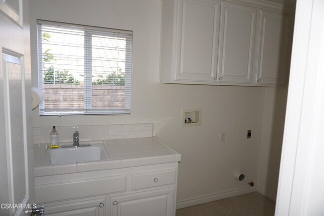 Building Photo - 2033 Yellowthroat Pl