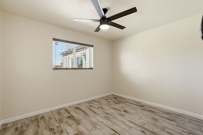 Building Photo - 209 E McMurray Blvd