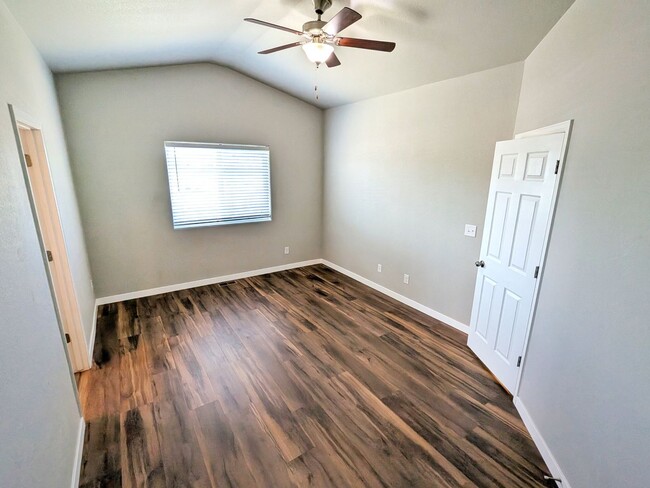 Building Photo - 9625 Rubicon Dr