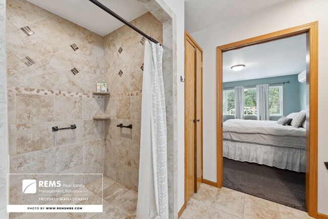 Building Photo - 815 Island Ct